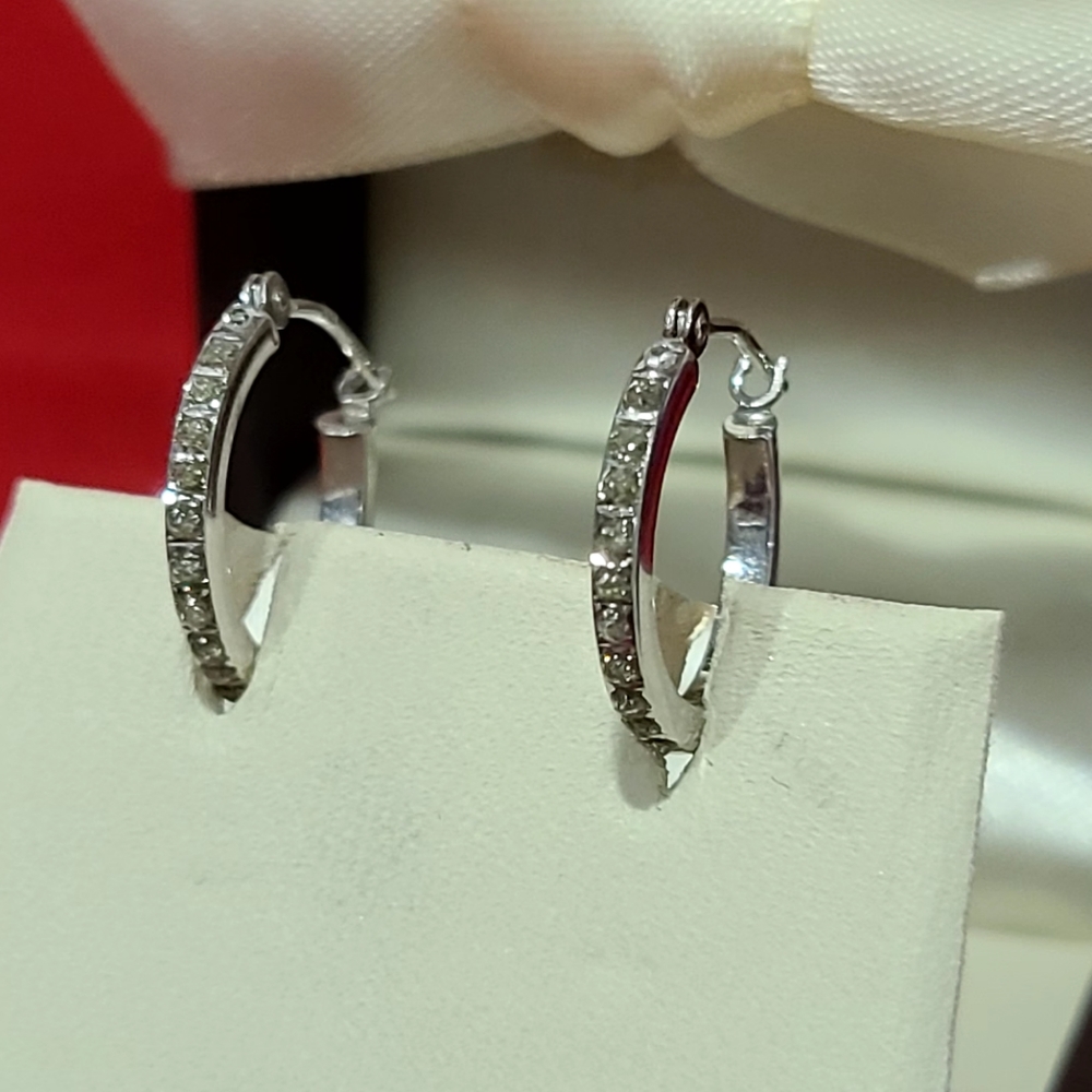 White gold plated huggies with tiny diamonds - Picture 5 of 5